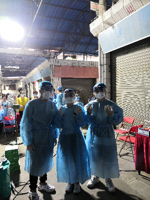第二批党员突击队在荔湾区华苑广场支援核酸检测工作.jpg